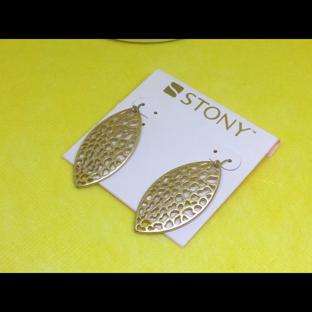 Stony drop earrings